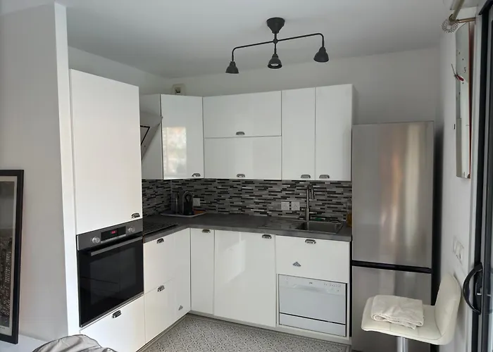 Apartment T3 Neuf-plage 3mn Parking Prive Antibes